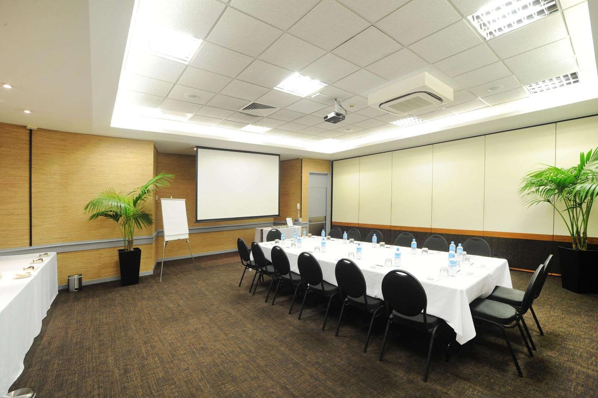 Quality Hotel Lincoln Green Окленд Экстерьер фото
